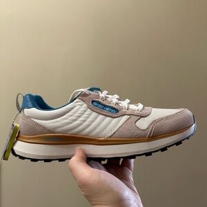 Skechers trail sneaker, women’s size 7.5